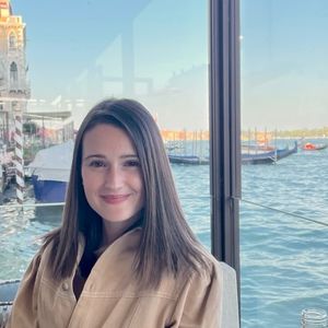 Meet your Posher, Alexandra